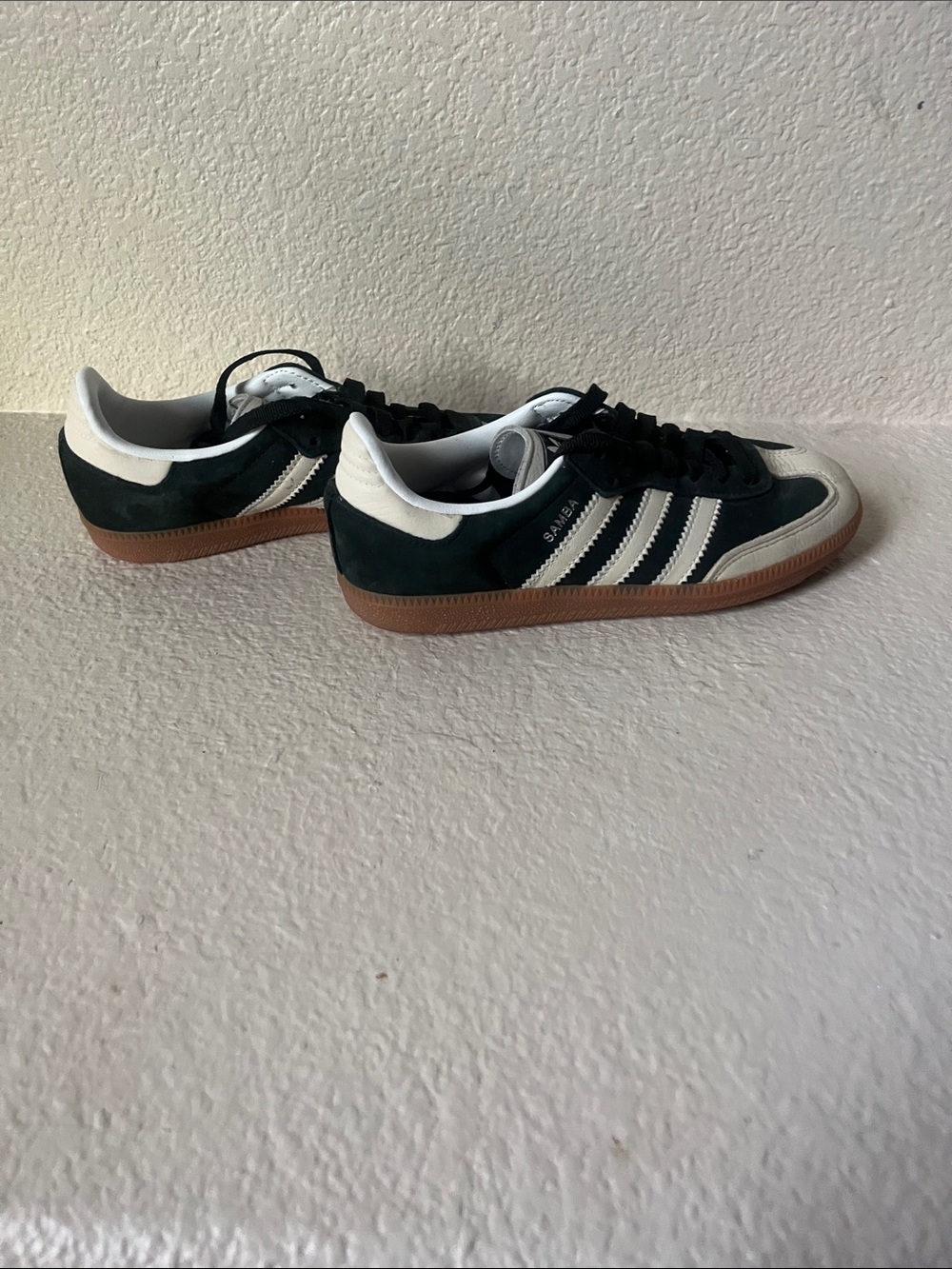 adidas Kids Suede & leather Sneakers in Black &White.never worn! No tag nor box. - Picture 4 of 5